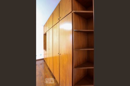Apartamento à venda com 160m², 3 quartos e 2 vagas Apartamento à venda com 160m², 3 quartos e 2 vagasQuarto 1 Armário