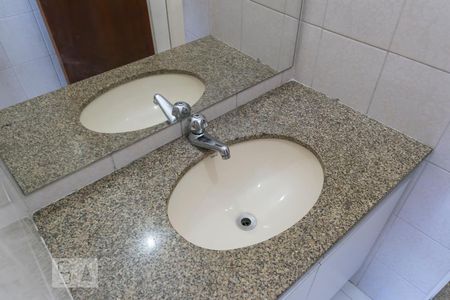 Casa à venda com 250m², 3 quartos e 2 vagasQuarto 2 - Suíte/ Banheiro (Pia)