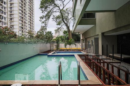 Apartamento à venda com 160m², 3 quartos e 2 vagasÁrea comum - Piscina