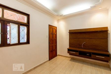 Casa à venda com 360m², 4 quartos e 5 vagas Casa à venda com 360m², 4 quartos e 5 vagasSala