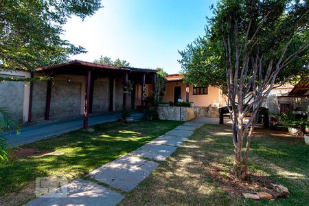 Casa à venda com 360m², 4 quartos e 5 vagas Casa à venda com 360m², 4 quartos e 5 vagasÁrea Externa