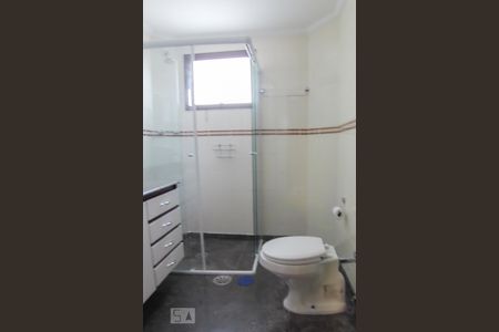 Apartamento à venda com 220m², 3 quartos e 4 vagas Apartamento à venda com 220m², 3 quartos e 4 vagasBanheiro