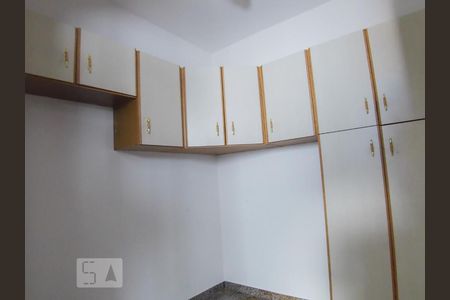 Apartamento à venda com 220m², 3 quartos e 4 vagas Apartamento à venda com 220m², 3 quartos e 4 vagasÁrea de Serviço