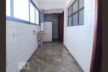 Apartamento à venda com 220m², 3 quartos e 4 vagas Apartamento à venda com 220m², 3 quartos e 4 vagasÁrea de Serviço