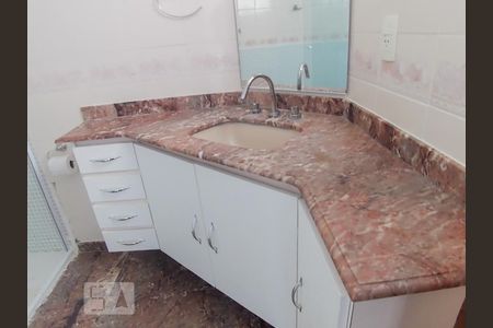 Apartamento à venda com 220m², 3 quartos e 4 vagas Apartamento à venda com 220m², 3 quartos e 4 vagasBanheiro Suite 2