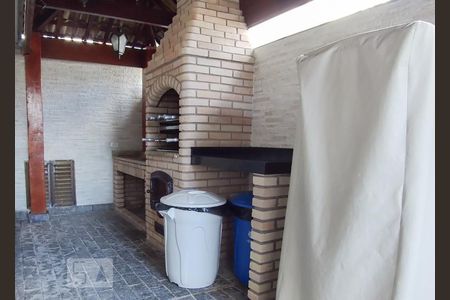 Apartamento à venda com 220m², 3 quartos e 4 vagas Apartamento à venda com 220m², 3 quartos e 4 vagasChurrasqueira