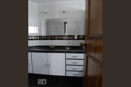 Apartamento à venda com 220m², 3 quartos e 4 vagas Apartamento à venda com 220m², 3 quartos e 4 vagasBanheiro da Suíte 1