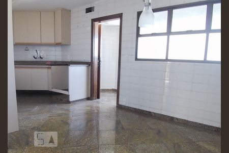 Apartamento à venda com 220m², 3 quartos e 4 vagas Apartamento à venda com 220m², 3 quartos e 4 vagasCozinha
