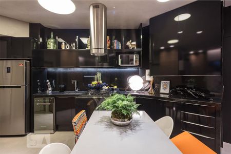 Cozinha de apartamento para alugar com 1 quarto, 58m² em Funcionários, Belo Horizonte
