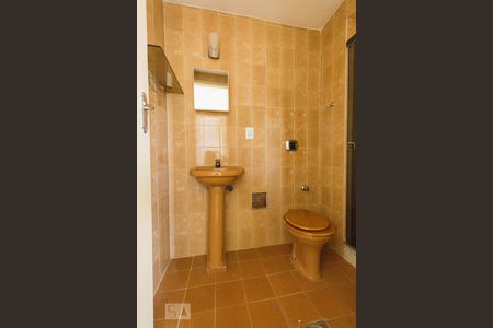 Banheiro de apartamento para alugar com 2 quartos, 50m² em Taquara, Rio de Janeiro