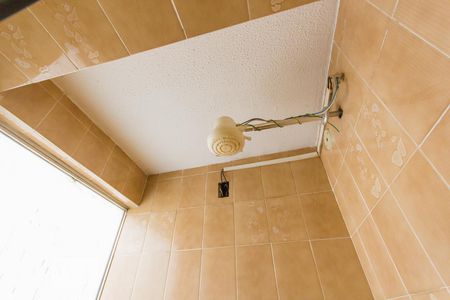 Banheiro de apartamento para alugar com 2 quartos, 50m² em Taquara, Rio de Janeiro