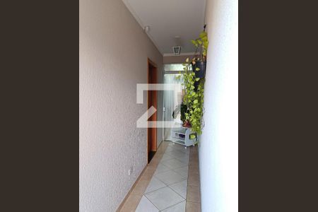 Casa à venda com 168m², 3 quartos e 3 vagas Casa à venda com 168m², 3 quartos e 3 vagasCorredor