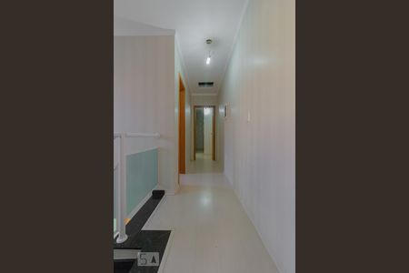 Casa à venda com 168m², 3 quartos e 3 vagas Casa à venda com 168m², 3 quartos e 3 vagasCorredor superior