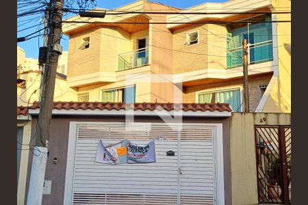 Casa à venda com 168m², 3 quartos e 3 vagas Casa à venda com 168m², 3 quartos e 3 vagasFachada