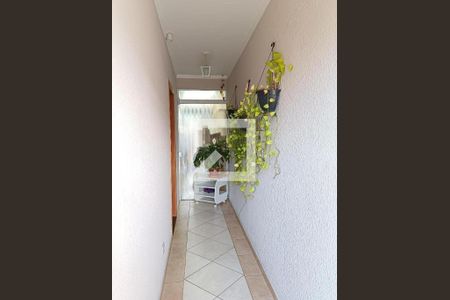 Casa à venda com 168m², 3 quartos e 3 vagas Casa à venda com 168m², 3 quartos e 3 vagasCorredor