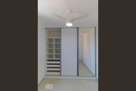 Apartamento à venda com 70m², 3 quartos e 1 vagaQuarto 02 - Armário