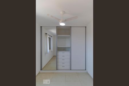 Apartamento à venda com 70m², 3 quartos e 1 vagaQuarto 02 - Armário