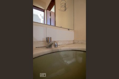 Banheiro de apartamento para alugar com 1 quarto, 56m² em Lourdes, Belo Horizonte