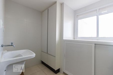 Apartamento à venda com 215m², 3 quartos e 3 vagasÁrea de Serviço (primeiro andar)