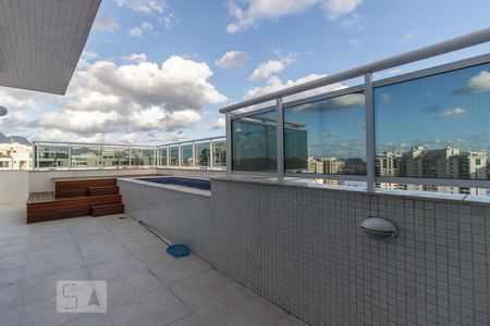 Apartamento à venda com 215m², 3 quartos e 3 vagasTerraço (segundo andar)