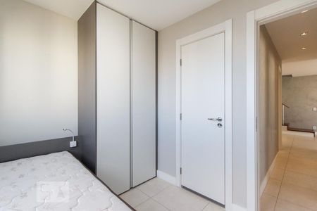 Apartamento à venda com 215m², 3 quartos e 3 vagasSuíte 2 (primeiro andar)