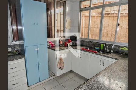 Casa à venda com 4 quartos, 195m² em Sagrada Família, Belo Horizonte