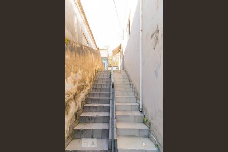 Casa à venda com 50m², 2 quartos e 1 vaga Casa à venda com 50m², 2 quartos e 1 vagaEscada lateral