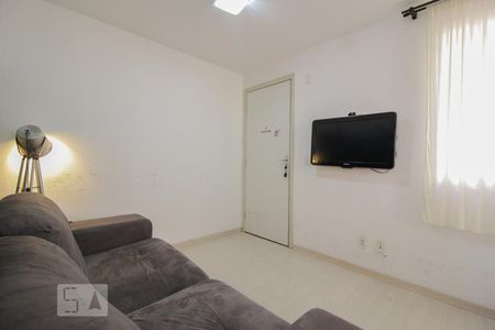 Sala de Apartamento com 2 quartos, 34m² Sítio Cercado