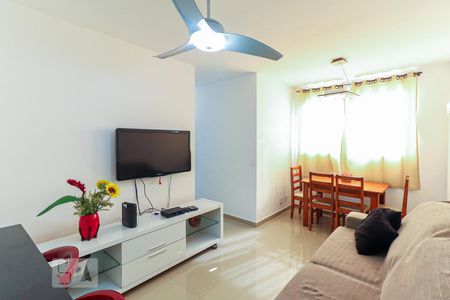 Sala de apartamento para alugar com 3 quartos, 55m² em Vargem Pequena, Rio de Janeiro