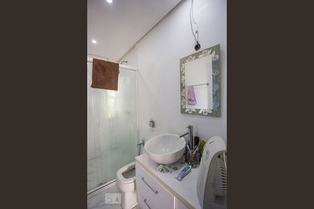 Banheiro de apartamento à venda com 2 quartos, 136m² em Teresópolis, Porto Alegre