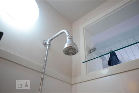 Apartamento para alugar com 110m², 3 quartos e 1 vaga Apartamento para alugar com 110m², 3 quartos e 1 vagaChuveiro do banheiro da suite