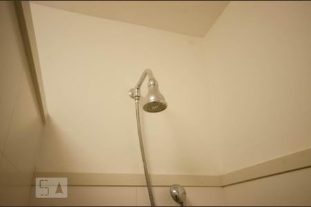 Chuveiro do banheiro social de apartamento para alugar com 3 quartos, 110m² em Gávea, Rio de Janeiro