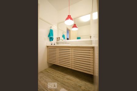 Banheiro social de apartamento para alugar com 3 quartos, 110m² em Gávea, Rio de Janeiro