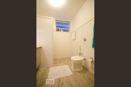 Banheiro social de apartamento para alugar com 3 quartos, 110m² em Gávea, Rio de Janeiro