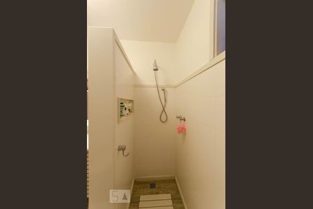 Boxe do banheiro social de apartamento para alugar com 3 quartos, 110m² em Gávea, Rio de Janeiro