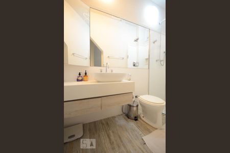 Banheiro da suite de apartamento para alugar com 3 quartos, 110m² em Gávea, Rio de Janeiro