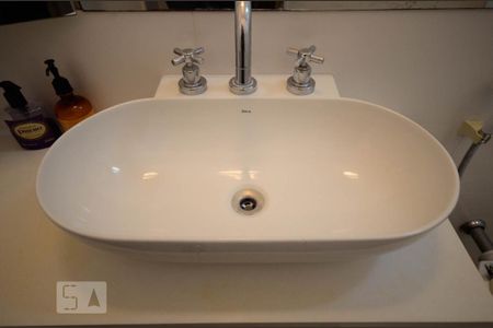 Apartamento para alugar com 110m², 3 quartos e 1 vaga Apartamento para alugar com 110m², 3 quartos e 1 vagaLavatório do banheiro da suite