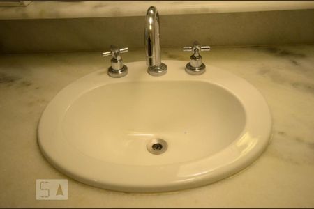 Lavatório do banheiro social de apartamento para alugar com 3 quartos, 110m² em Gávea, Rio de Janeiro