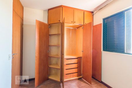 Quarto 1 - Armários de apartamento para alugar com 2 quartos, 58m² em Parque Rural Fazenda Santa Cândida, Campinas