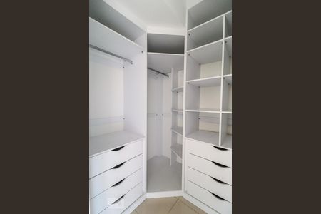 Apartamento para alugar com 105m², 3 quartos e 1 vaga Apartamento para alugar com 105m², 3 quartos e 1 vagaCloset Quarto 3 - Suíte