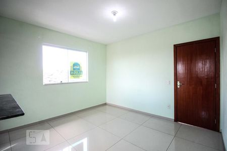 Sala de casa para alugar com 2 quartos, 60m² em Jaqueline, Belo Horizonte