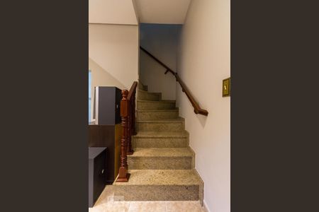 Escadas  de apartamento para alugar com 2 quartos, 82m² em Chácara Seis de Outubro, São Paulo