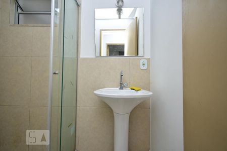 Banheiro  de apartamento à venda com 2 quartos, 60m² em Santa Rosa, Niterói