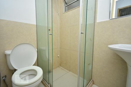 Banheiro de apartamento à venda com 2 quartos, 60m² em Santa Rosa, Niterói
