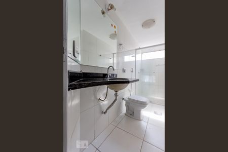 Banheiro social  de apartamento para alugar com 3 quartos, 74m² em Setor Oeste, Goiânia