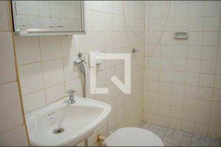 Banheiro da Suíte de apartamento para alugar com 3 quartos, 74m² em Setor Oeste, Goiânia