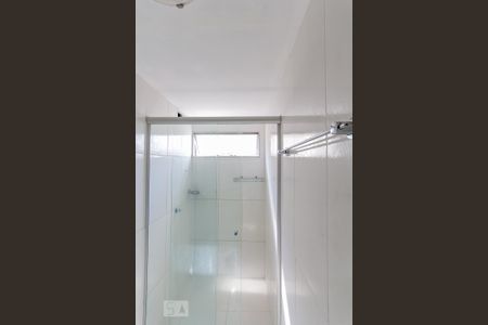 Banheiro social  de apartamento para alugar com 3 quartos, 74m² em Setor Oeste, Goiânia