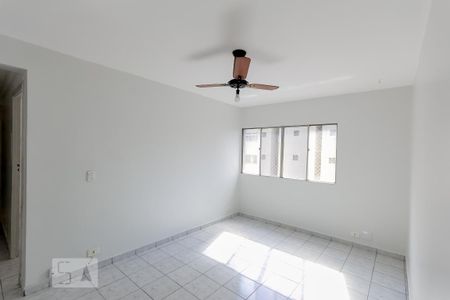 Sala de apartamento para alugar com 3 quartos, 74m² em Setor Oeste, Goiânia