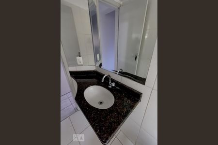 Banheiro social  de apartamento para alugar com 3 quartos, 74m² em Setor Oeste, Goiânia