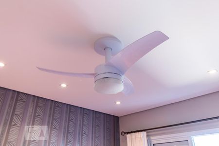 Apartamento à venda com 98m², 2 quartos e 2 vagasDetalhe da Suíte